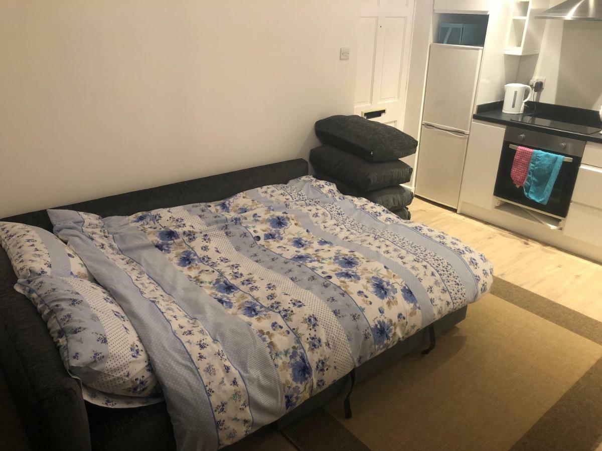 Home-From-Home - Self Catering Garden Apartment, Waterlooville Bagian luar foto