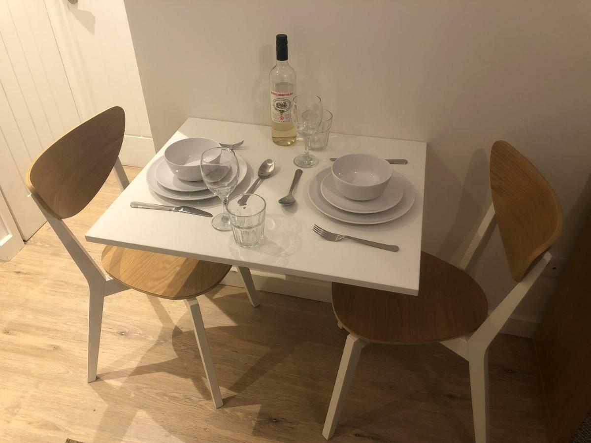 Home-From-Home - Self Catering Garden Apartment, Waterlooville Bagian luar foto