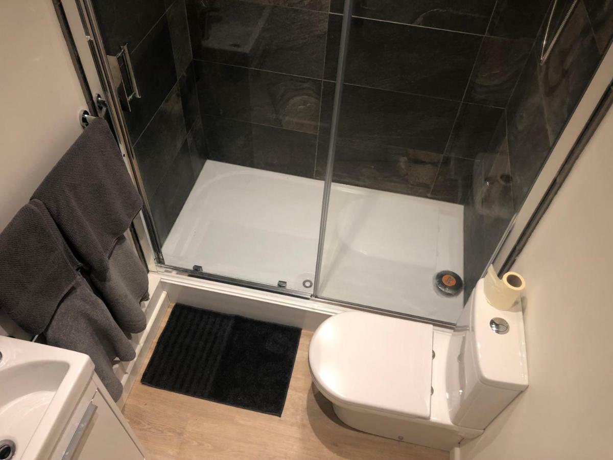 Home-From-Home - Self Catering Garden Apartment, Waterlooville Bagian luar foto