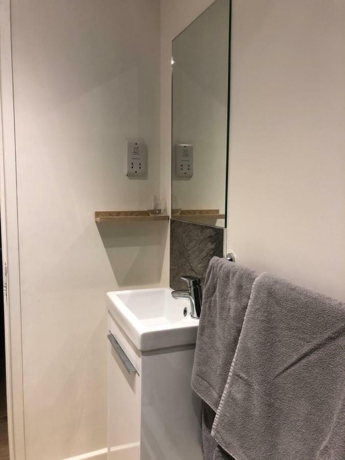 Home-From-Home - Self Catering Garden Apartment, Waterlooville Bagian luar foto