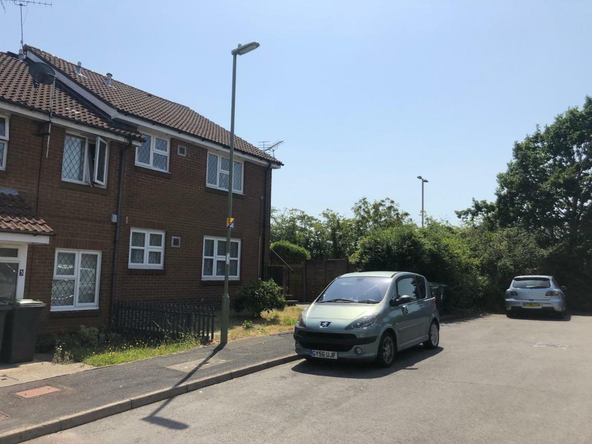 Home-From-Home - Self Catering Garden Apartment, Waterlooville Bagian luar foto