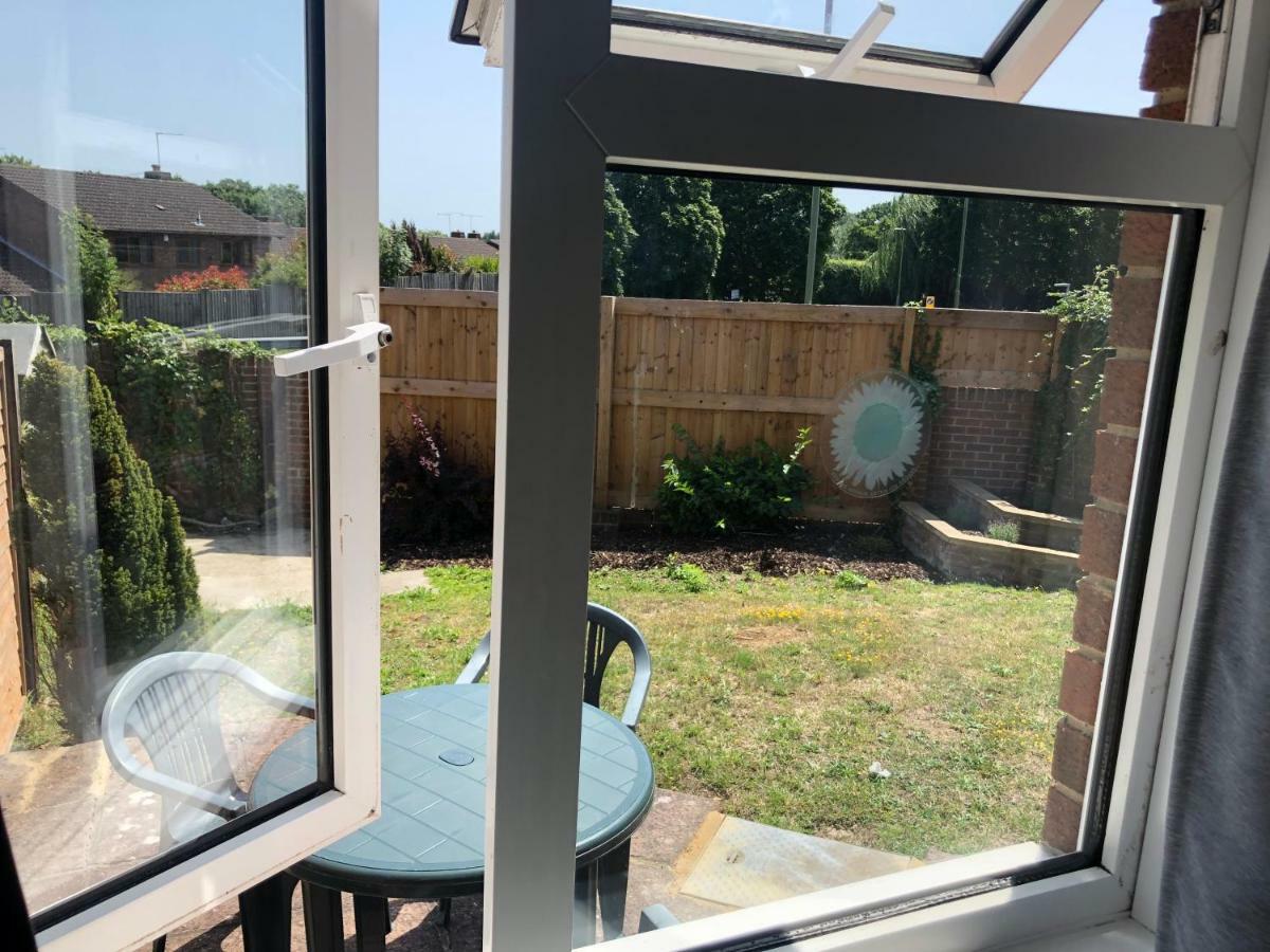Home-From-Home - Self Catering Garden Apartment, Waterlooville Bagian luar foto