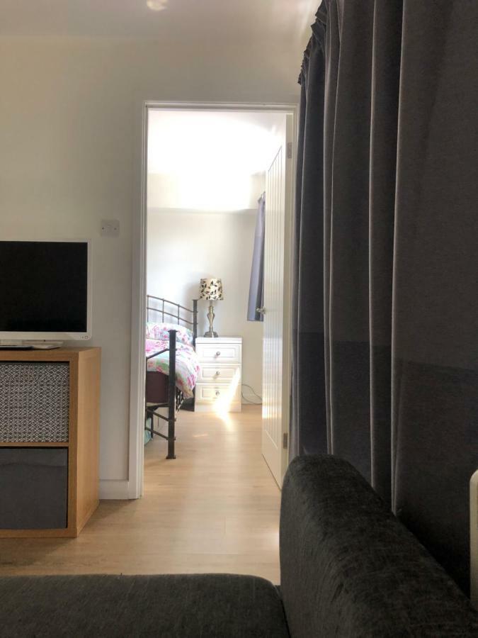 Home-From-Home - Self Catering Garden Apartment, Waterlooville Bagian luar foto